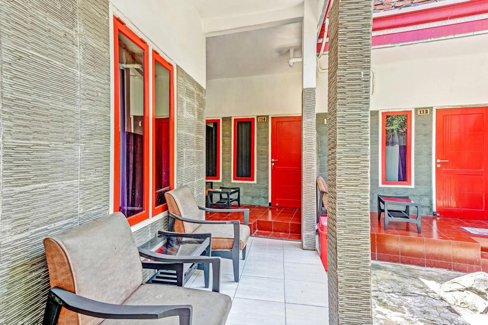 Hotel Kalimantan Surabaya Exterior photo